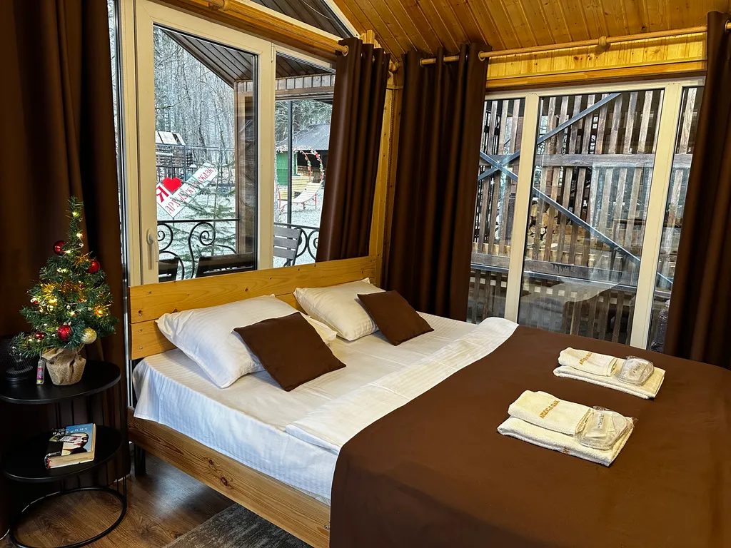 Уютный домик в чаще леса