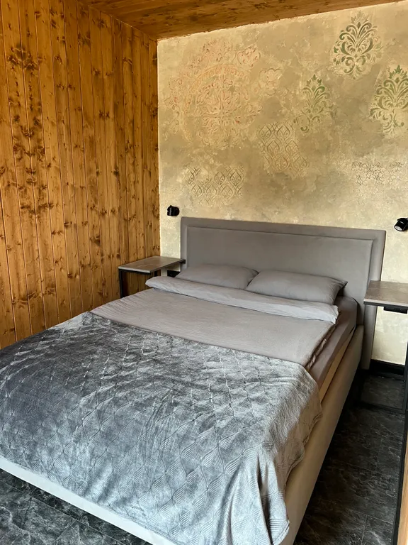 Домик в лесу с террасой и панорамными окнами для 2-4 гостей