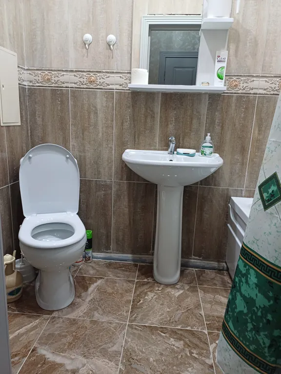 Уютная квартира с видом на горы, покрытые лесом