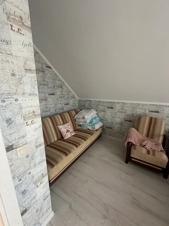 Двухэтажный гоcтeвой дoм в живoписном местe