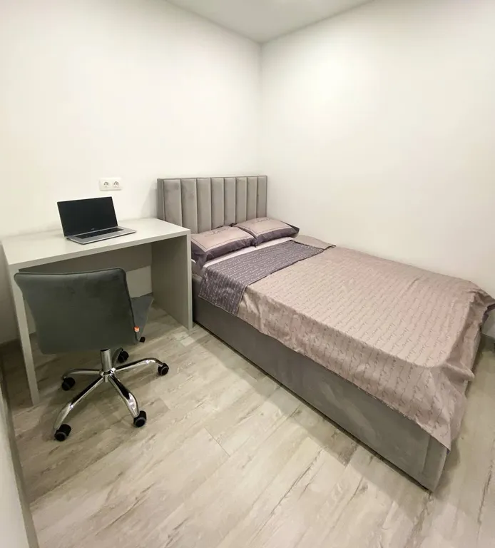 Квартира Квартира Жк альпийский квартал, жд рядом, 15 этаж, 2 кровати, балкон, вид -двор — Сочи