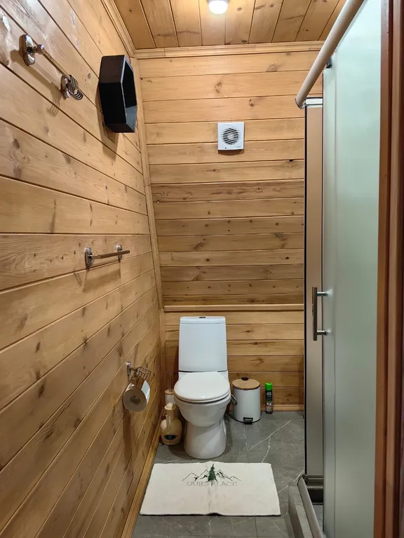 Уютный дом в сосновом бору с видом на горы