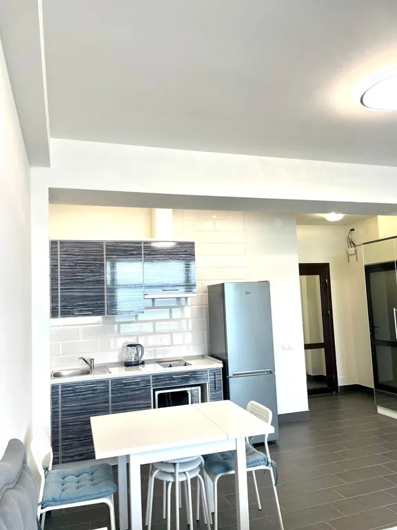 Эллинг на берегу моря