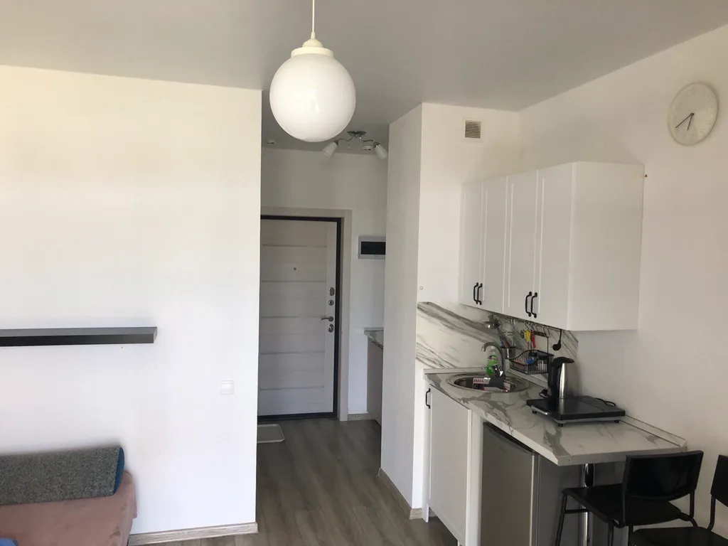 Уютная студия с террасой с видом на горы