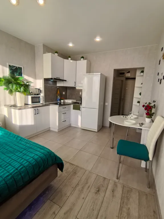 Студия с видом на город