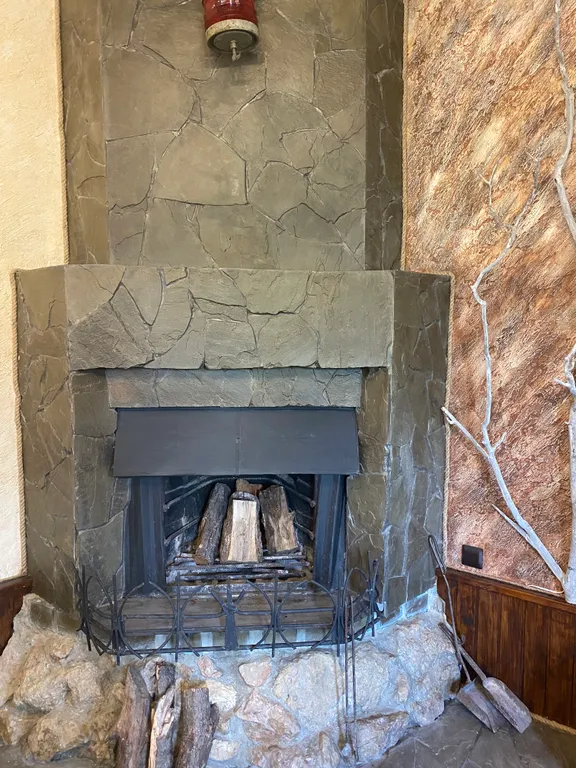 Коттедж Дом с камином в экопоселке у подножья гор — Инкерман