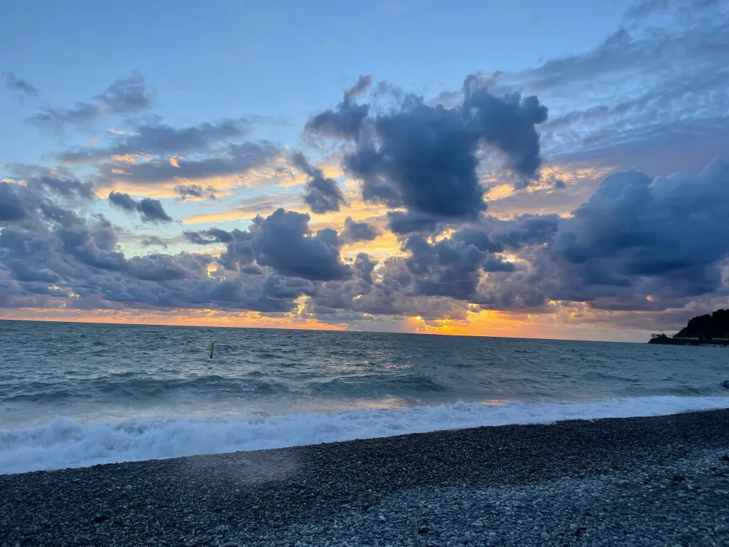 Комфортный отдых в ЖК Каравелла Португалии на лучшем пляже в Сочи