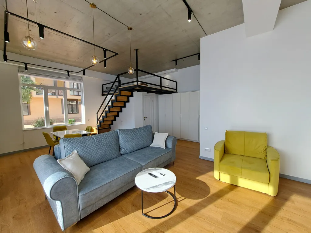 Квартира Квартира Просторная студия с новым ремонтом — Сириус