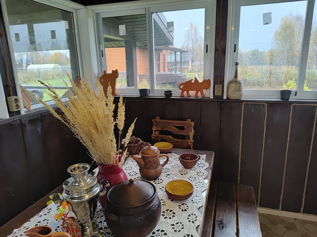 Дом с баней и пирсом на берегу пруда