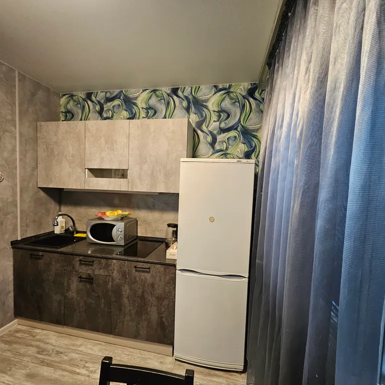 Квартира с лоджией возле станции в центре города