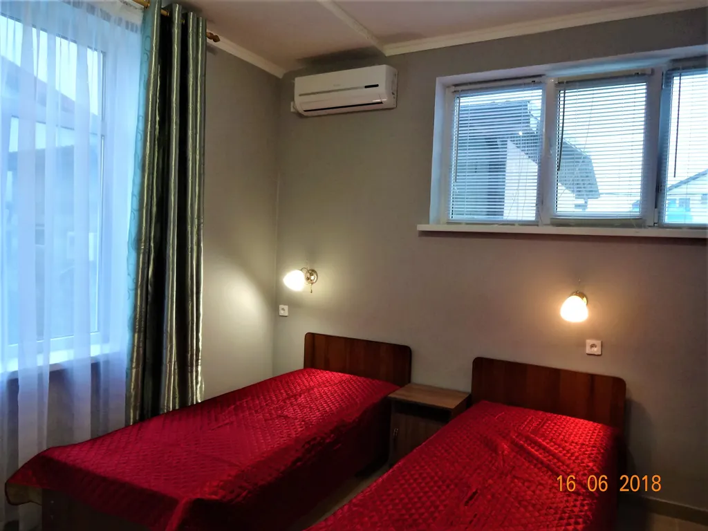 Радуга 3-х комнатный на 6 человек с бассейном