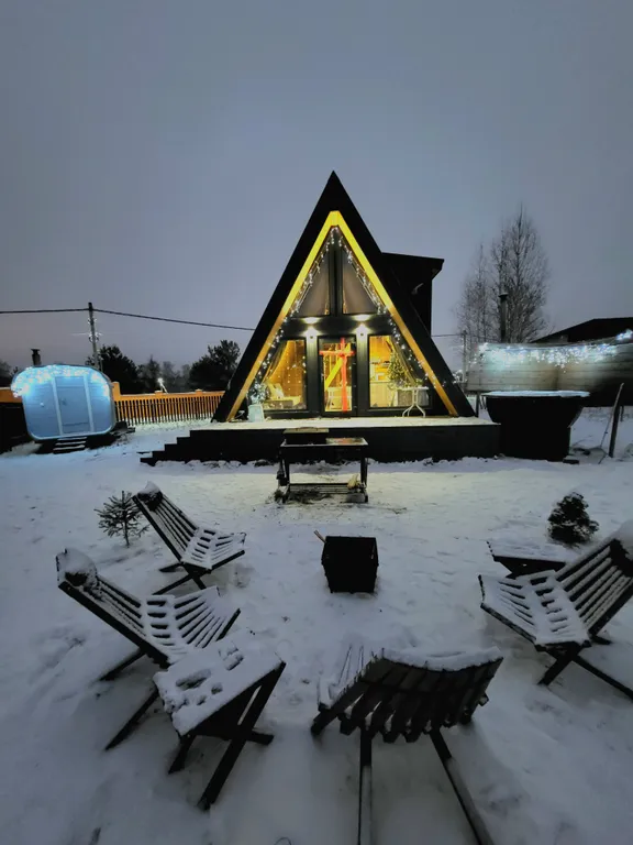 Уютный домик в стиле А-фрейм