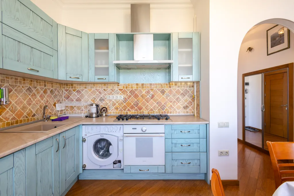 Апартаменты с видом на торговую улицу