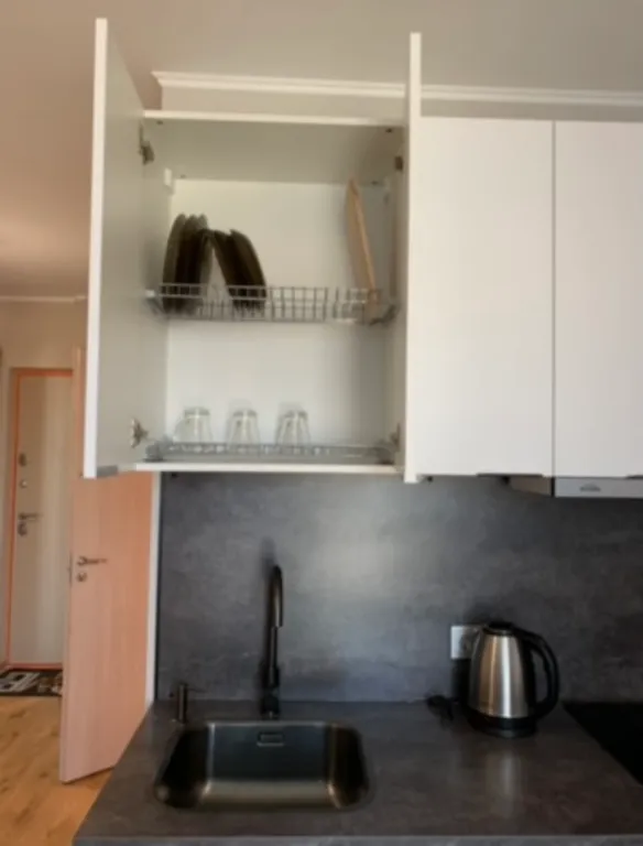 Студия с видом на закат и вечерний город