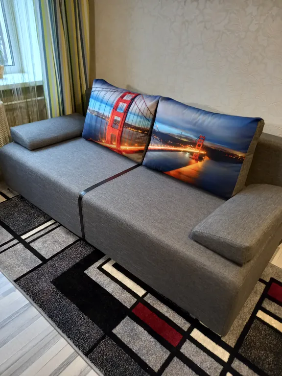 Кондиционер и камин.