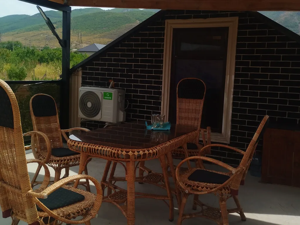 Домик у каньона