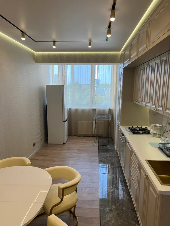 Уникaльная квартирa c видом на историчeский цeнтр Пятигoрска