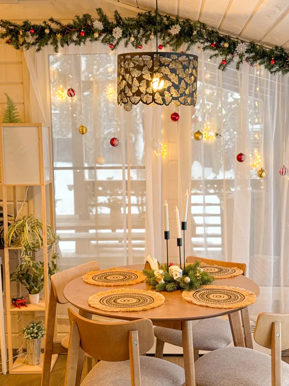 Дом в лесной сказке с видом на закат