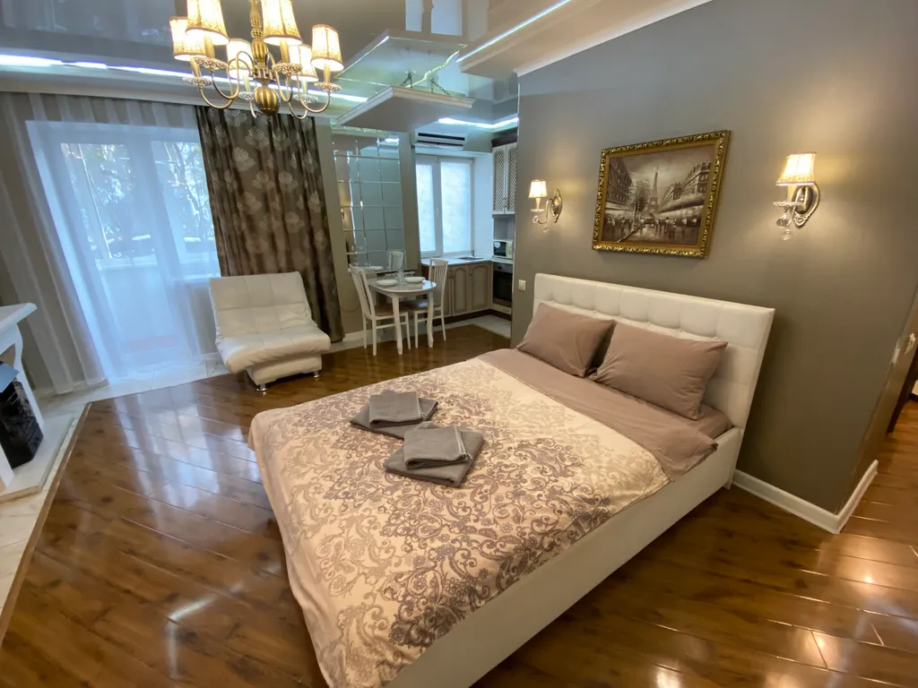 Студия-люкс с джакузи в центре