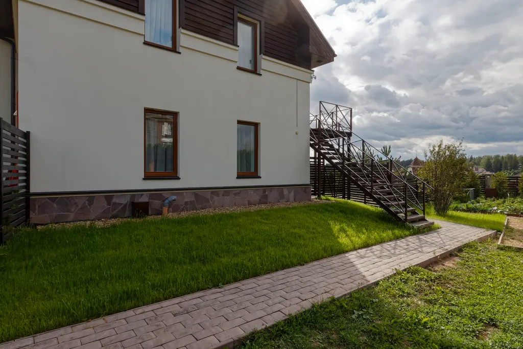 Студия в доме у озера