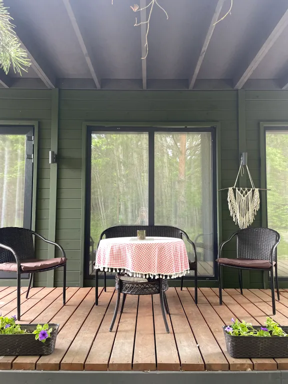 Дом с баней и купелью у леса