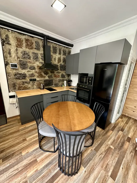 Студия в самом центре, площадь Республики 200 метров