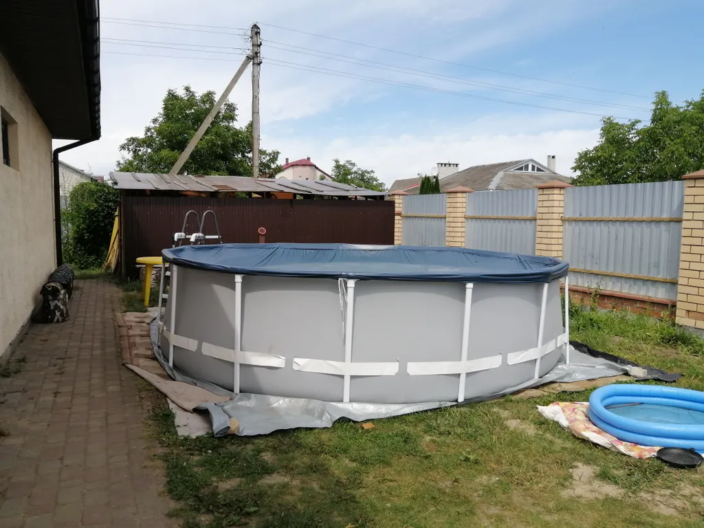 Дом с баней, бильярдом и бассейном