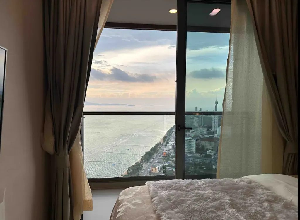 Copacabana Beach Jomtien Super Deluxe Sky Ocean Sunset 2355