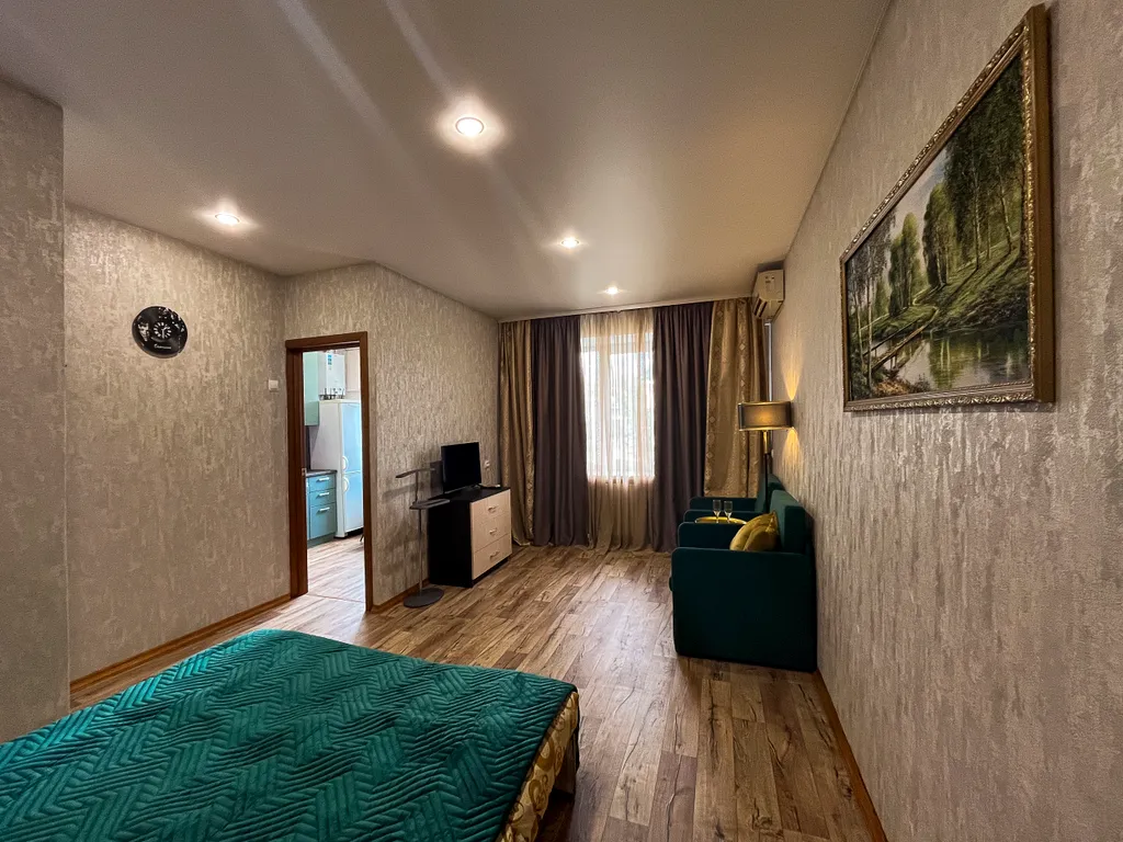 Центрее не бывает! Сразу за памятником ленина в стиле есенинская русь