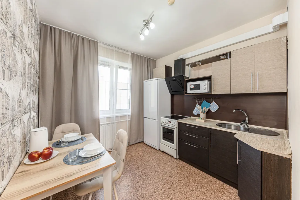 Большая квартира, с отдельной кухней