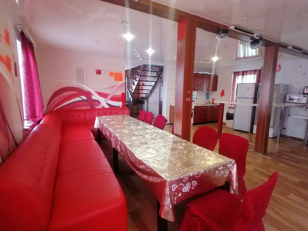 Коттедж в Красном стиле — аренда посуточно в Красноярск