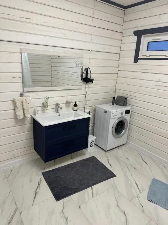 Уютный брусовый дом на берегу