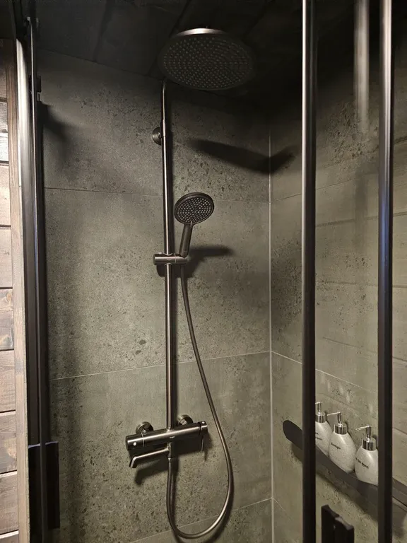 Коттедж Вилла Kaksi с видом на озеро и каменной зоной барбекю — Приозерск