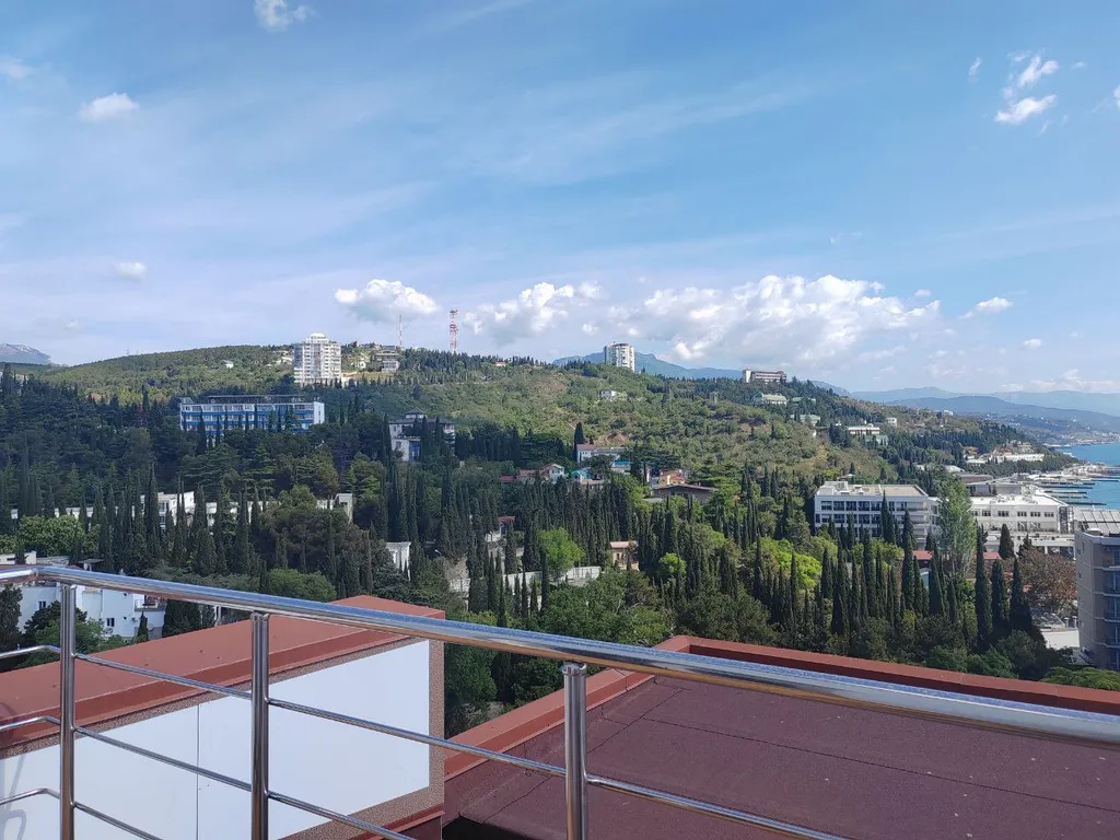 Квартира-студия у моря на 1 линии с балконом