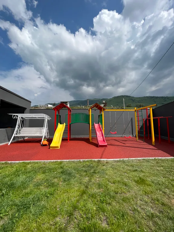 Дом в горах с теплым бассейном