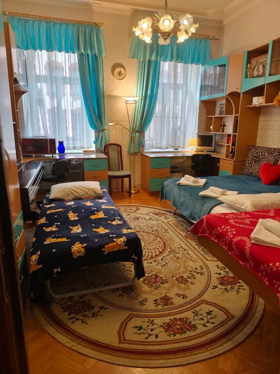 Центр. Тихо