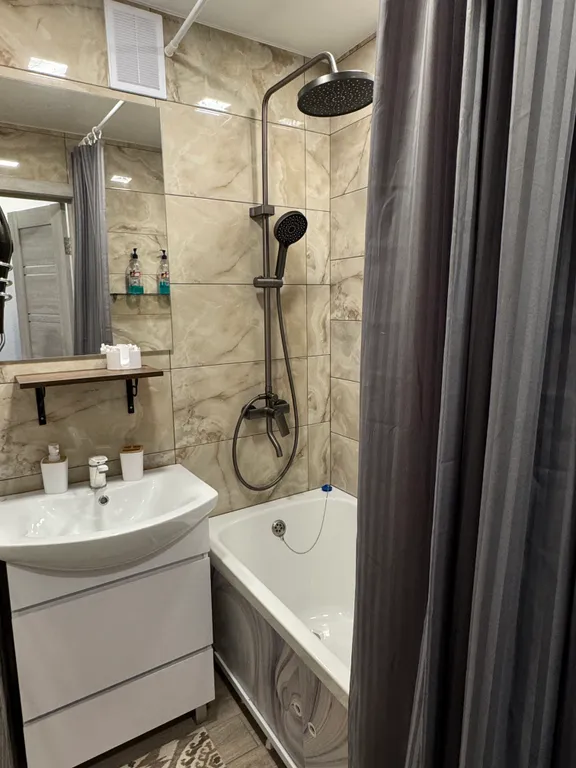 Шикарные апартаменты в центре Grey & Green