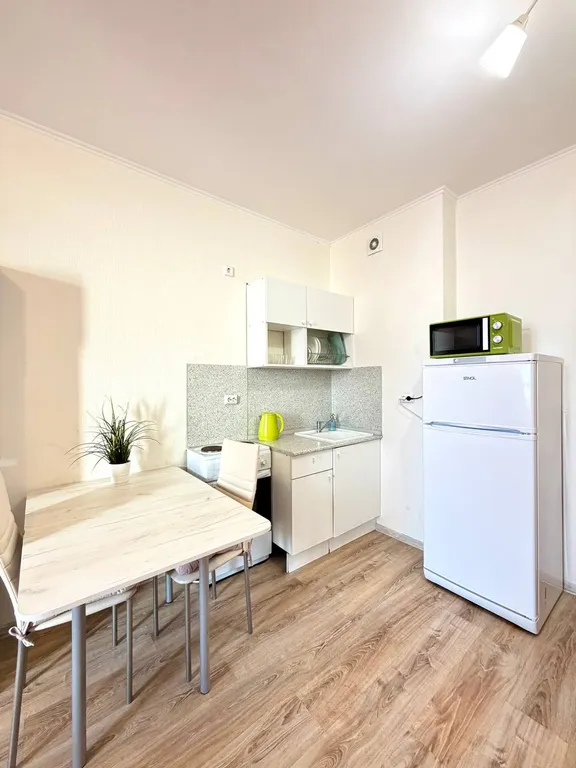 Высокий этаж, вид на город.