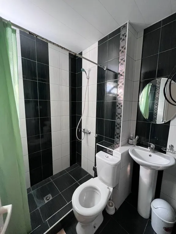 Двухкомнатные апартаменты с кухней, балконом и видом на горы