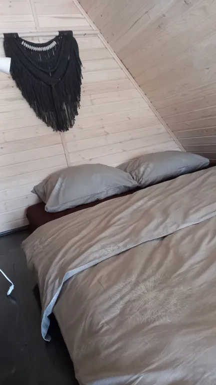 Дом в окружении гор