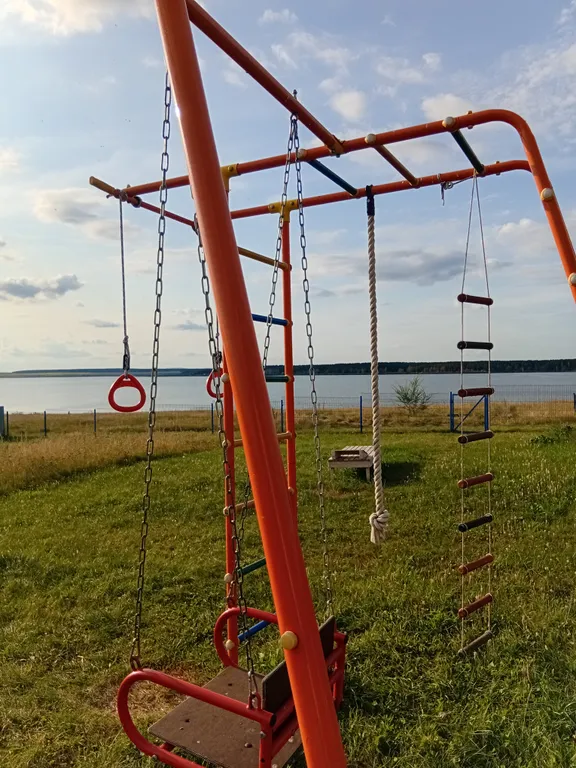 Уютный дом на берегу озера Камбулат