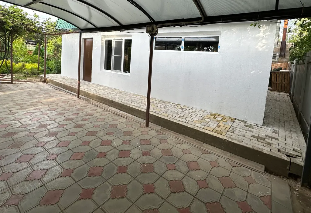 Дом на берегу залива реки Волга