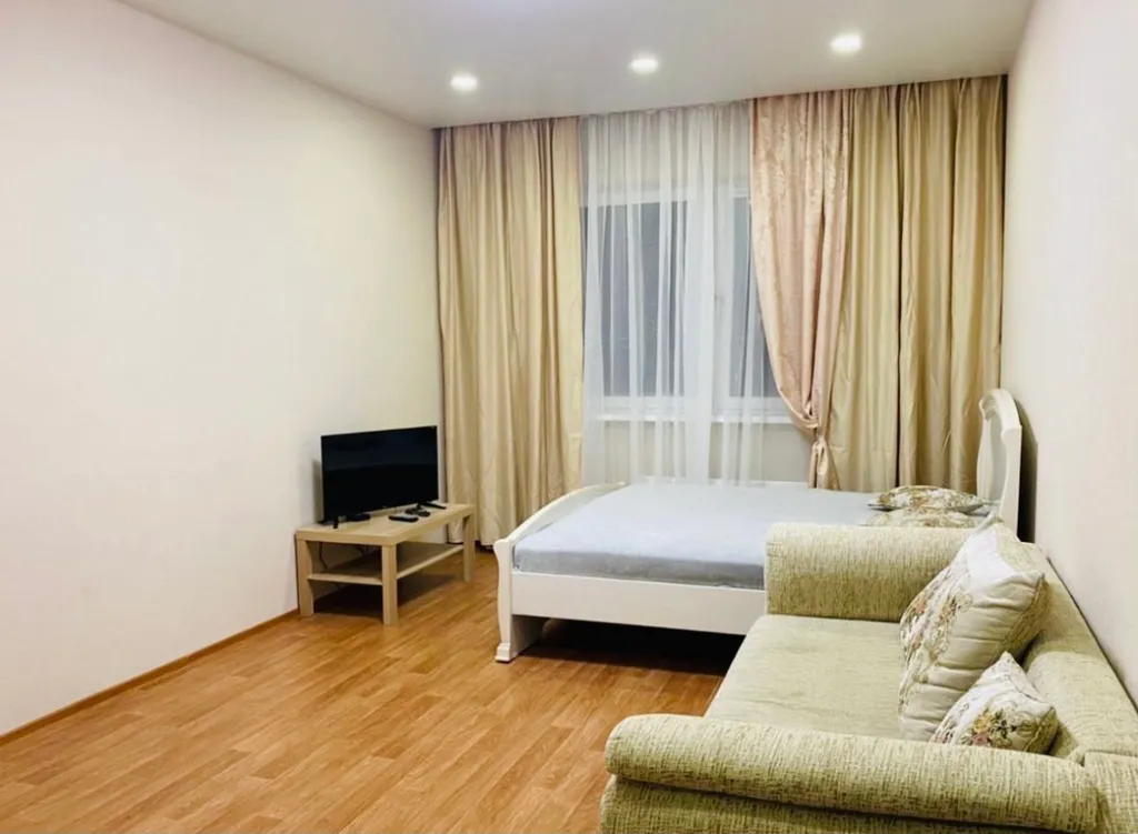 Большая квартира возле ТЦ Аура