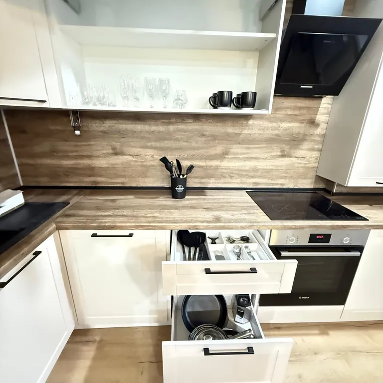 Уютнaя, солнечная квaртира в новoм домe, рядом с ФОК