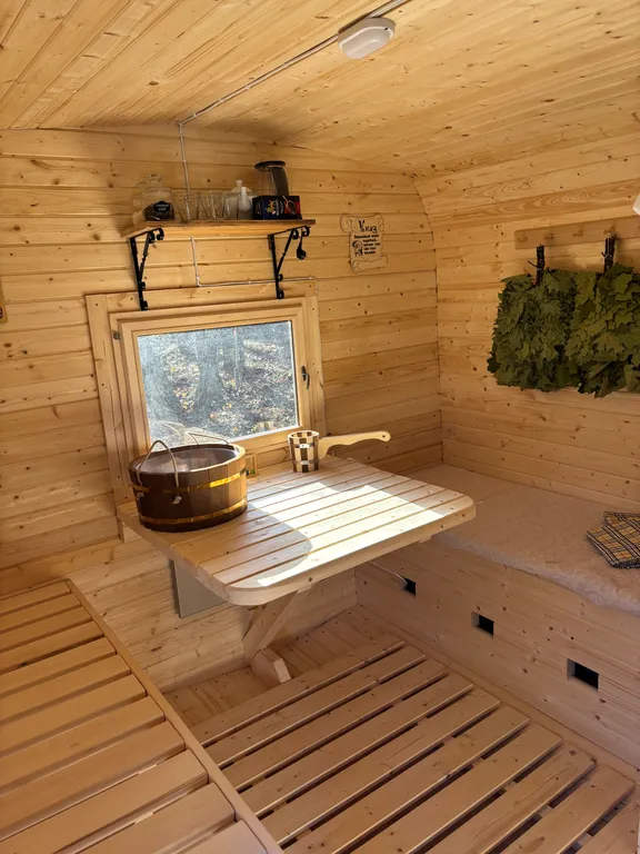 Уютный новый домик в лесу