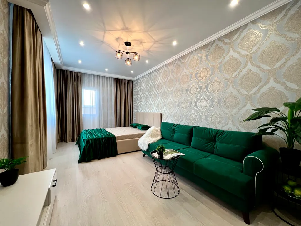 Новая однокомнатная квартира в изумрудном цвете — аренда посуточно в Оренбург