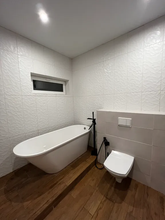 Дом с березовым лесом на участке