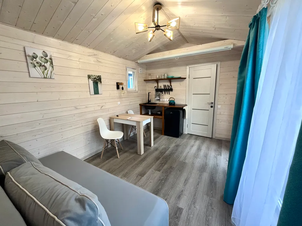 Новые Домики на берегу пруда