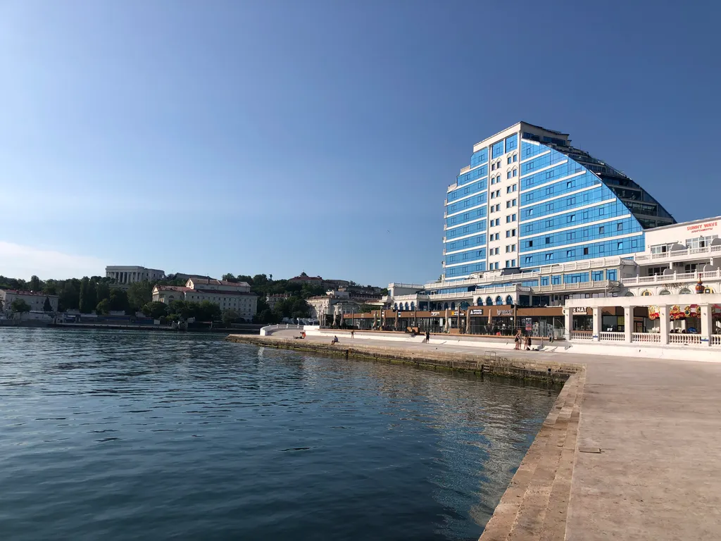 Апартаменты в центре с видом на Севастопольскую бухту