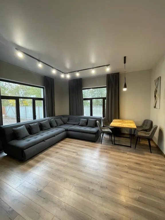 Современный коттедж рядом с заливом